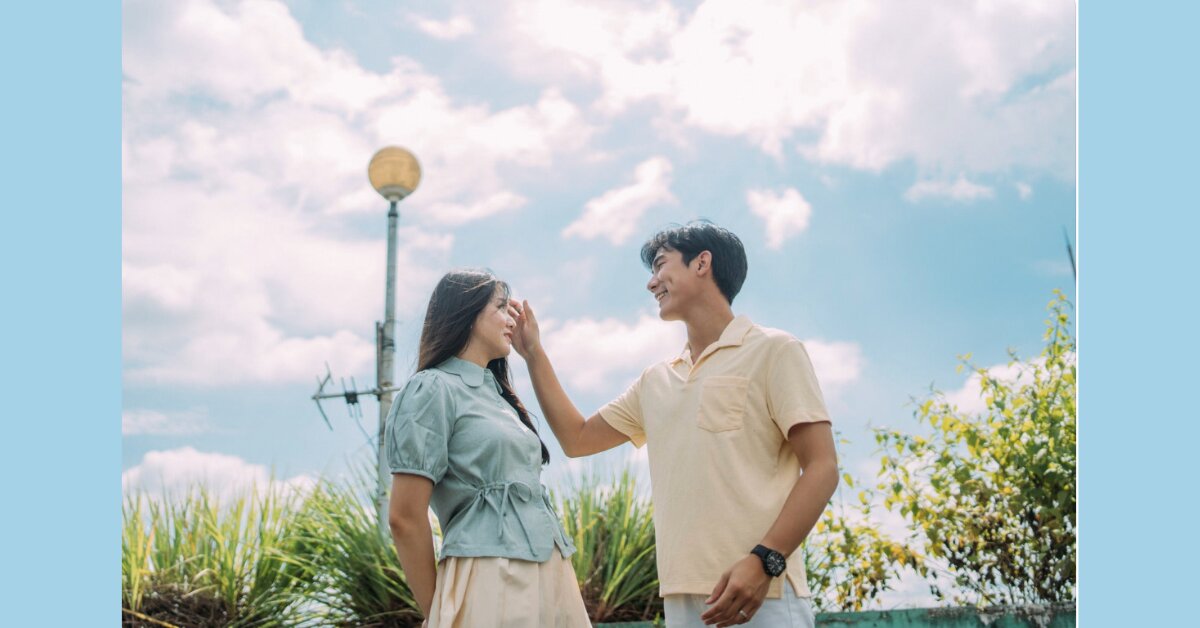 a pair of couple is dating in outdoor
